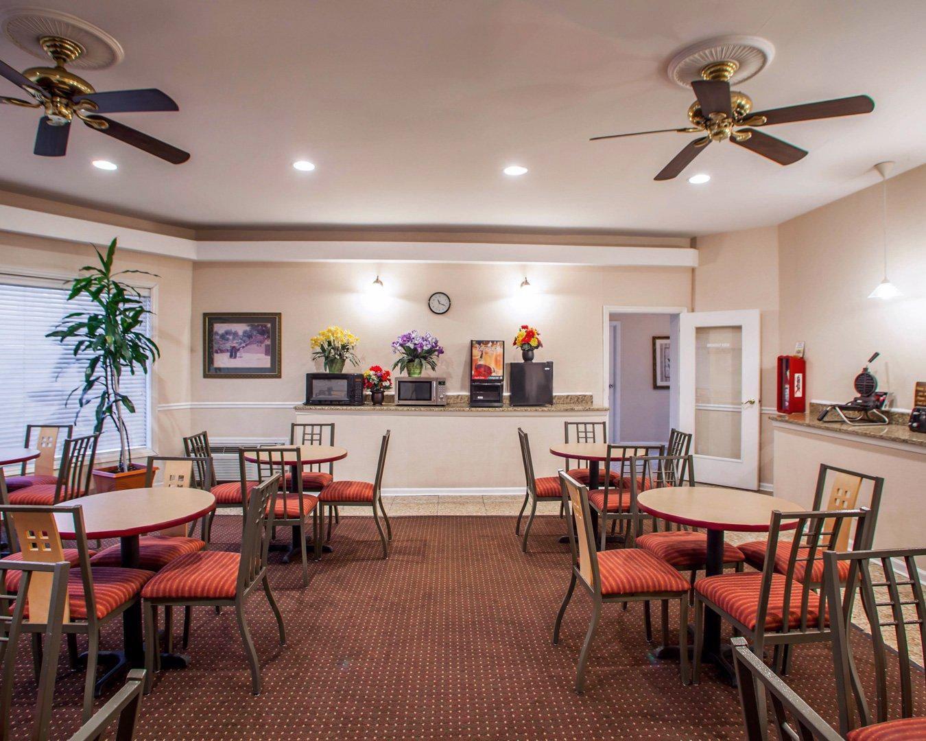 Rodeway Inn Lyons - La Grange Exterior photo